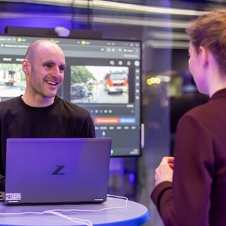 Verantwortungsvoller Einsatz von KI im SWR: Künstliche Intelligenz unterstützt beim Videoschnnitt.