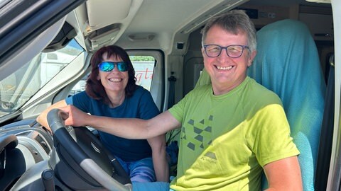 Cordula Denk und Werner Probst aus Pensberg in Bayern sind mit ihrem Wohnmobil unterwegs in den Taunus.