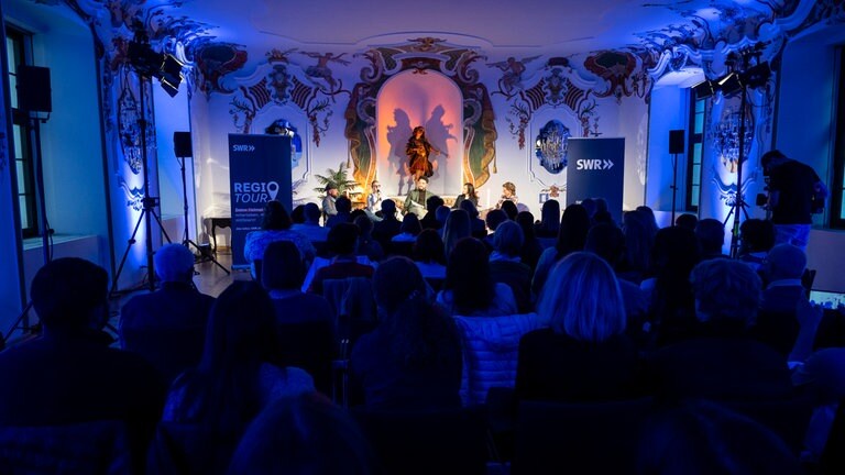 Live-Talk zum SWR Podcast „Der Schrei – Der rätselhafte Fall Rafael Blumenstock“ bei der SWR Regiotour in Schwäbisch Gmünd