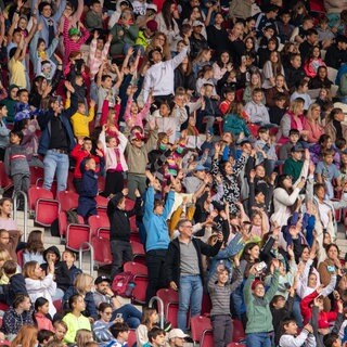 La-Ola in der Mainzer Mewa Arena: Wir haben den Weltrekord im Lesen geschafft - Tausende Kinder vollbringen Meisterleistung.