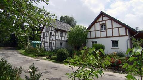 Häuser an Dorfstraße in Harschbach