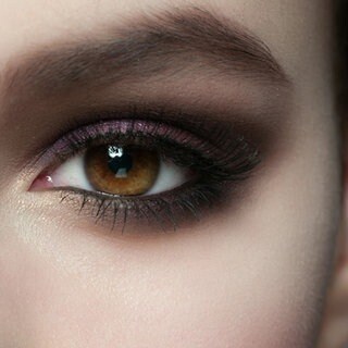 Modell mit Smokey Eyes