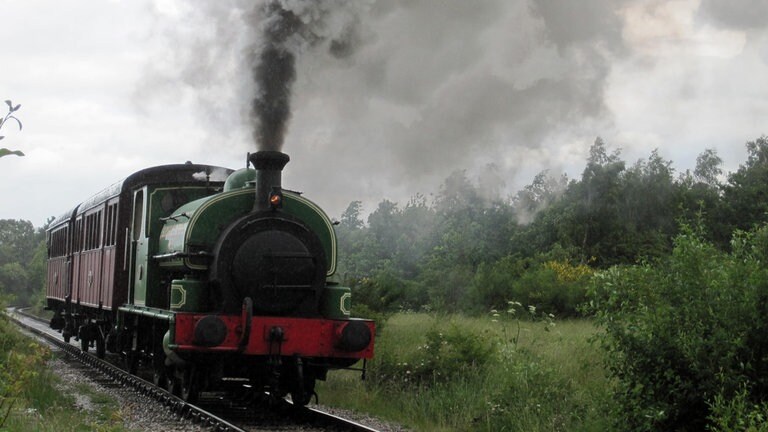 Die grüne Dampflok "SLOUGH ESTATES Ltd. No. 3" ist eine typische Industrielok von Hudswell Engine Company