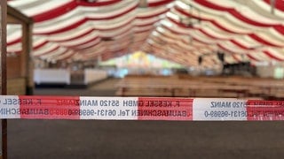 Das gesperrte Festzelt des Mainzer Oktoberfestes.