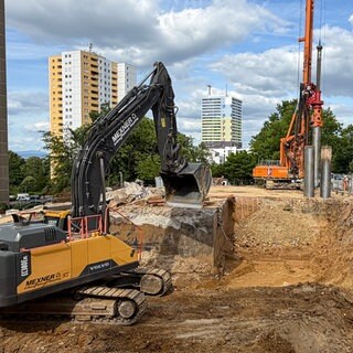 Baustelle in Mainz-Lerchenberg: Hier ist Beton in einen Abwasserkanal gelaufen. Das hat einige Toiletten verstopft.