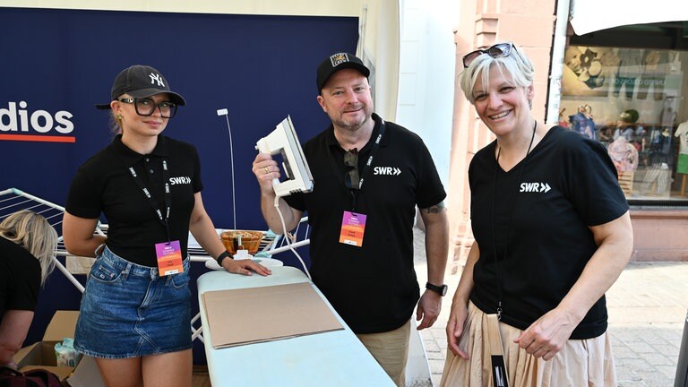 Die SWR Festivalmeile und Festivalbühne auf den SWR Sommerfestival in Speyer.