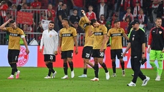Nach der 1:5-Niederlage beim FC Bayern München schlichen die Spieler des VfB Stuttgart mit hängenden Köpfen vom Platz.
