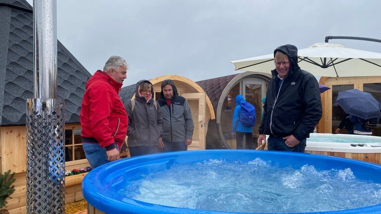 Whirlpool auf Mannheimer Maimarkt mit Besuchern 