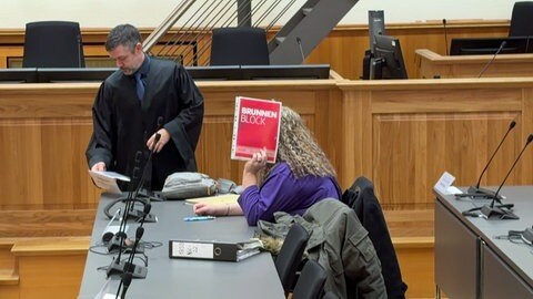 Nadine S. vor dem Oberlandesgericht Koblenz. Die Frau aus Idar-Oberstein wurde im Revisionsverfahren wegen ihrer IS-Mitgliedschaft verurteilt. Das Strafmaß ist nun etwas geringer.