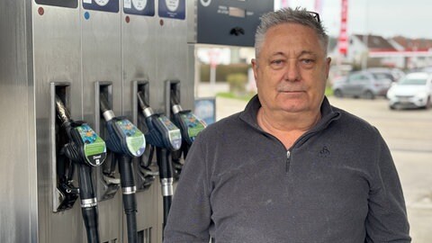 Tankstellenbetreiber Raimund Rossi aus Offenau. Für ihn würde die geplante Regelung, dass Tankstellen die Spritpreise nur noch einmal täglich erhöhen dürfen, weniger Arbeit bedeuten. 