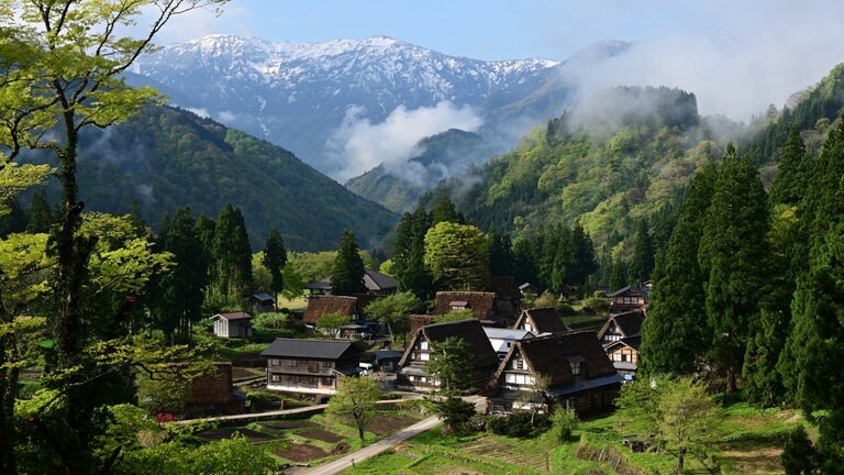 Das Dorf Gokayama mit seinen steilen Strohdächern gehört inzwischen zum Unesco Weltkulturerbe.