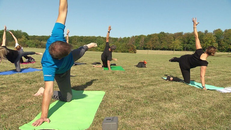 Hunzel - Yoga im Freien
