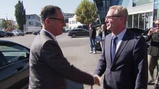 Ministerpräsident Cem Özdemir (Grüne) hat das Audi-Werk in Neckarsulm (Kreis Heilbronn) besucht und sich unter anderem mit Werkleiter Thomas Bogus getroffen.