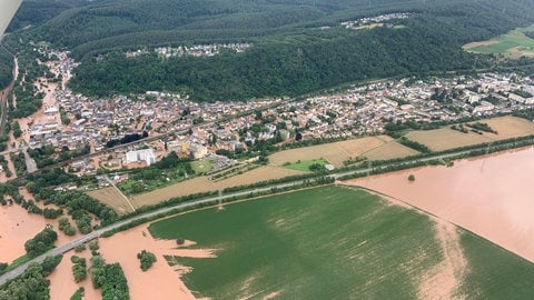 Wasser aus Kyll in Ehrang kommt gefährlich hoch