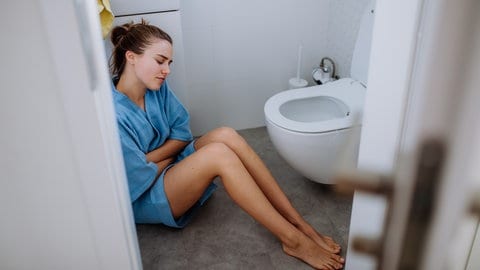 Chronische Bauchkrämpfe und Durchfall belasten den ALltag von CED-Betroffenen sehr