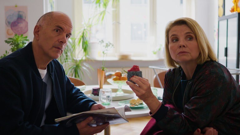 Annette Frier und Christoph Maria Herbst in der Serie „Merz gegen Merz“