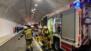Feuerwehr übt Rettung von Menschen im Tunnel Imsweiler