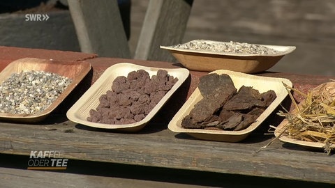 Verschiedene Materialien für die Gartenarbeit