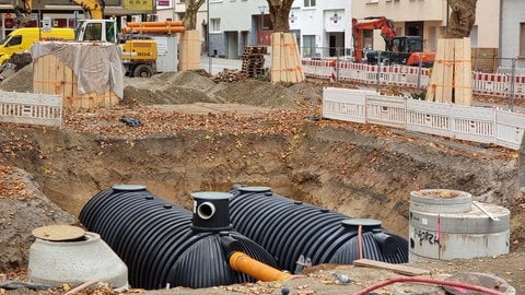 Der Pfälzer Platz in Pforzheim wurde umgebaut und soll damit einen kühlen Ort in der Stadt schaffen.