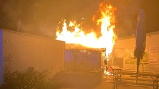 In einem Gebäude des Heilbronner Vereinsheims ist ein Feuer ausgebrochen: Ein Anwohner hatte versucht, den Brand mit einem Gartenschlauch zu löschen.