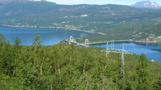 Brücke über den Fjord