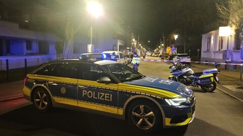 Die Polizei hatte einen Tatort in Stuttgart-Möhringen großflächig abgesperrt, nachdem ein Mann mit Schussverletzung gefunden worden war. 