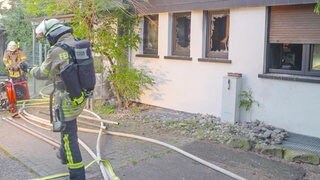 Bei einem Brand in Malsch-Neumalsch sind zwei Menschen lebensgefährlich verletzt worden