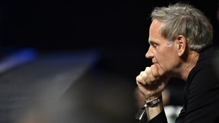 Oliver Blume - hier beim WTA-Tour-Tennisturnier in  Stuttgart - behält seine umstrittene Doppelrolle als gleichzeitiger Volkswagen- und Porschechef. Er werde vorerst Chef bei Porsche bleiben, das sagte er vor Journalisten nach der Präsentation von Halbjahreszahlen des Sportwagenbauers.