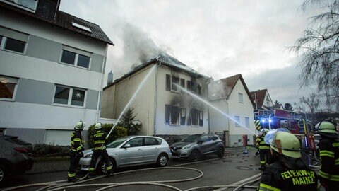 In Mainz-Laubenheim ist am Fastnachtssamstag ein Einfamilienhaus komplett ausgebrannt