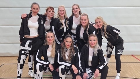 Gruppenbild des Cheerleader-Teams "Goldrush" der Freiburger Turnerschaft