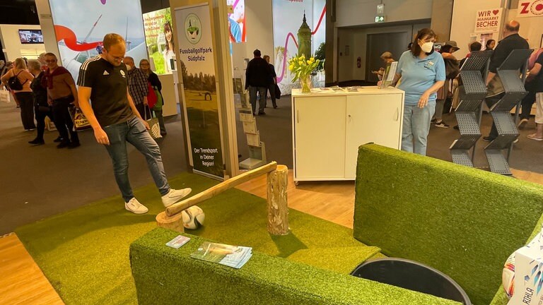Fußballgolf auf dem Maimarkt