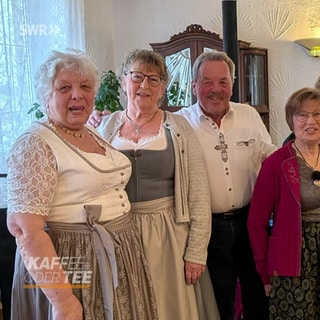 Traudl Wagner mit Jodelchor