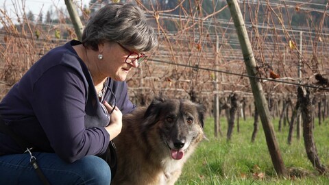 Hündin Tessa mit ihrem Frauchen Christiane Engler-Wiest.