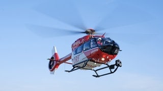 Ein Rettungshubschrauber vom Typ H145 mit Fünfblattrotor. Nach einer Verpuffung in Pfullendorf wurde ein Schwerverletzter in die Klinik geflogen.