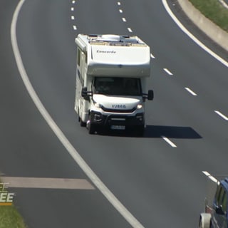 Camper auf Autobahn