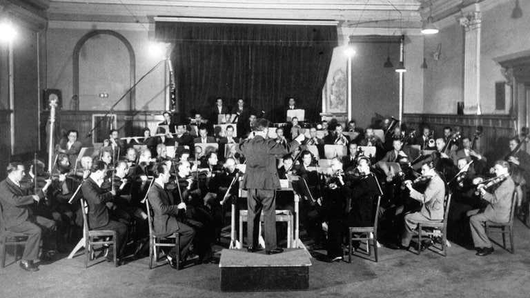 Das Orchester von Radio Stuttgart bei einer Probe 1947.