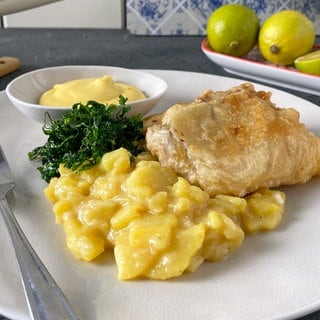 Gebackenes Karpfenfilet mit Kartoffel-Schnittlauch-Salat