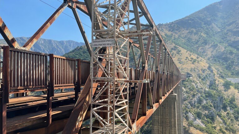 Die mit 198 Metern Höhe über dem Talgrund höchste Eisenbahnbrücke Europas