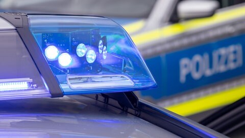 In Gaildorf (Kreis Schwäbisch Hall) wurde ein 50-jähriger Mann scher verletzt aufgefunden. Er verstarb noch am selben Tag im Krankenhaus. Die Polizei sucht Zeugen. (Symbolbild)