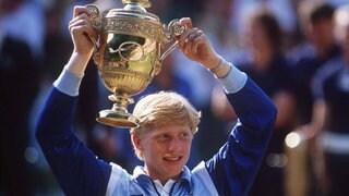 Boris Becker (BR Deutschland) - Siegesjubel mit dem Pokal nach dem Wimbledon Finale 1985