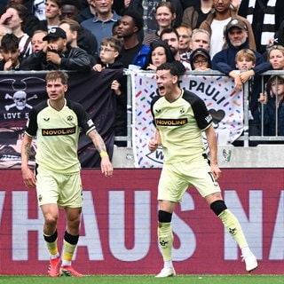 Erencan Yardimci bejubelt sein Tor für den fCK gegen St. Pauli