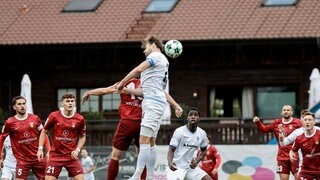 Szene aus dem Spiel zwischen der SG Sonnenhof Großaspach und dem SV Waldhof Mannheim