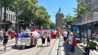 "Monnem-Pride" zieht durch die Planken in Mannheim 