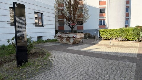 Entsiegelung wegen des Klimawandels: Altenauergasse Ecke Hintere Christofsstrasse soll der Asphalt verschwinden.
