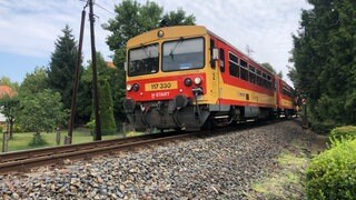 Im Regionalverkehr werden noch häufig Triebwagen der Firma Vagónka Studénka aus der ehem. Tschechoslowakei benutzt.