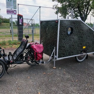 Fahrrad mit Campingwagen