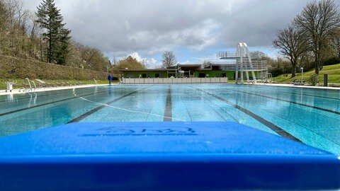 Das Freibad in Winnweiler macht wieder den Saisonauftakt in der Westpfalz. Diesmal geht es an Ostermontag los. 