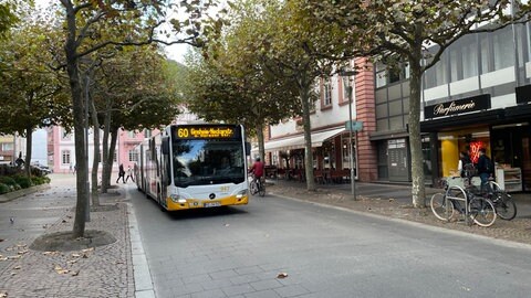 Ein Bus des ÖPNV in der Mainzer Innenstadt: Der "0-Euro-Samstag" kommt gut an