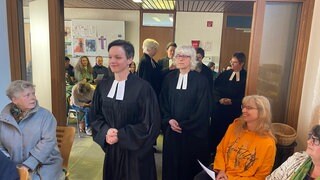 In Ummendorf haben mehrere Pfarrerinnen einen Gottesdienst gefeiert, um auf die Rolle der Frauen in der Kirche aufmerksam zu machen.