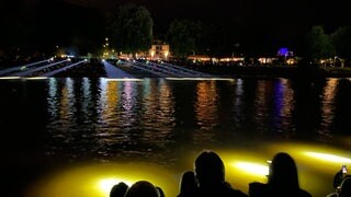 Spiel mit Licht und Ton: Bei der Generalprobe für das Open-Air "Sound Bridges" an den Donauufern der Doppelstadt gab es schon einen Vorgeschmack auf das Klangereignis.